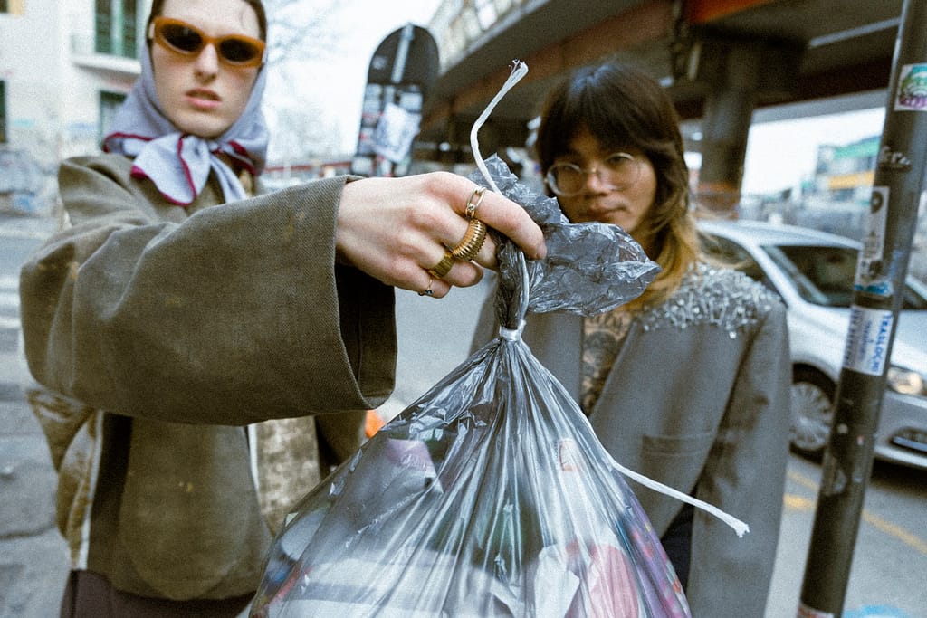 foto abbigliamento uomo donna genderless upcycling roma