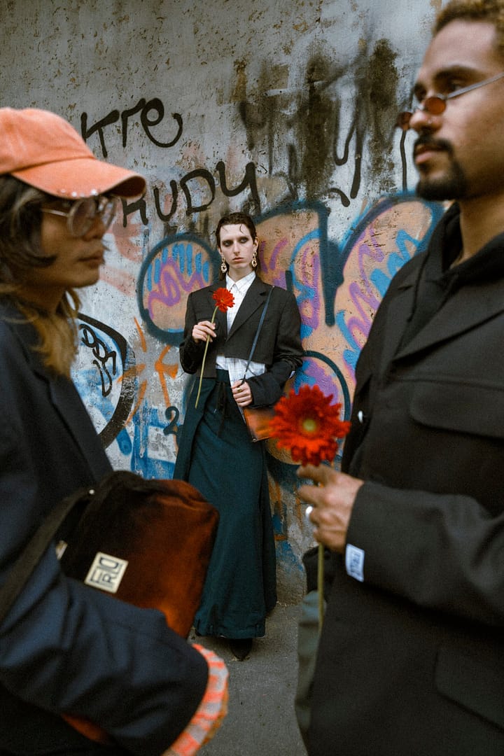 foto abbigliamento uomo donna genderless upcycling roma